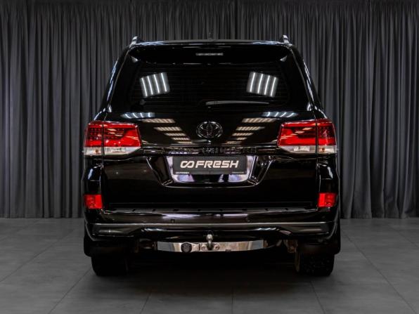 Toyota Land Cruiser 200 Series Рестайлинг 2 с пробегом 2017 года, цена 6 369 000 рублей, 228011 км, внедорожник, Автокод Объявления