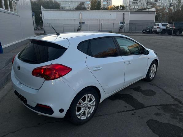 Kia Ceed II с пробегом 2014 года, цена 900 000 рублей, 239932 км, хэтчбек, Автокод Объявления