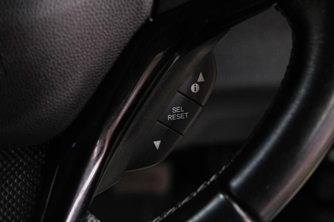 Honda Vezel I с пробегом 2015 года, цена 1 499 000 рублей, 61000 км, внедорожник, Автокод Объявления
