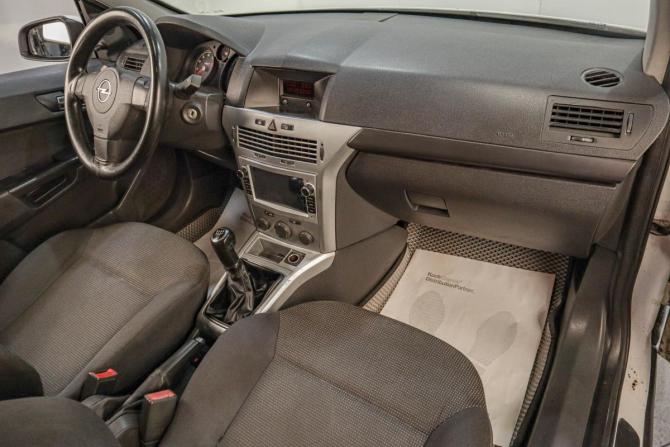 Opel Astra J Рестайлинг с пробегом 2012 года, цена 629 000 рублей, 210000 км, седан, Автокод Объявления