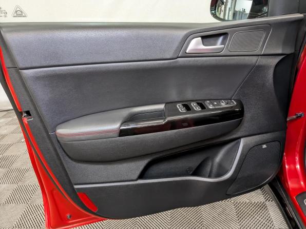 Kia Sportage IV Рестайлинг с пробегом 2021 года, цена 2 945 000 рублей, 63859 км, внедорожник, Автокод Объявления