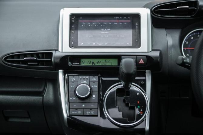 Toyota Wish II Рестайлинг с пробегом 2014 года, цена 1 498 000 рублей, 176000 км, минивэн, Автокод Объявления