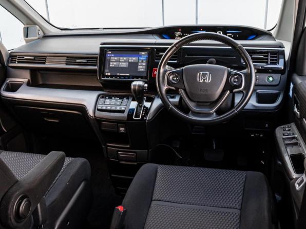Honda Stepwgn V с пробегом 2015 года, цена 2 020 000 рублей, 125301 км, минивэн, Автокод Объявления