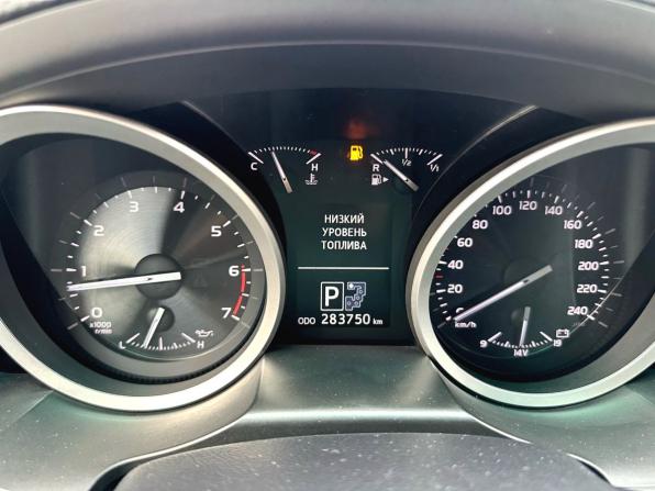 Toyota Land Cruiser 200 Series Рестайлинг 1 с пробегом 2012 года, цена 3 540 000 рублей, 283728 км, внедорожник, Автокод Объявления