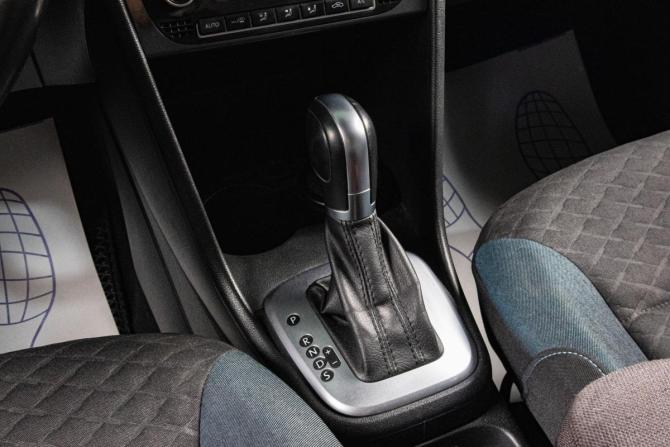 Volkswagen Polo V Рестайлинг с пробегом 2019 года, цена 1 399 000 рублей, 131000 км, седан, Автокод Объявления