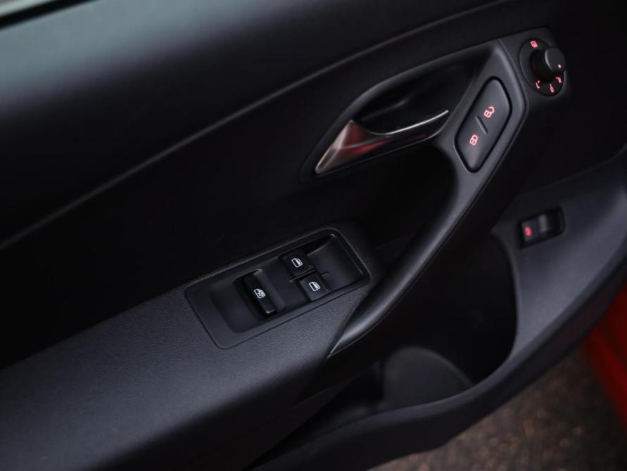 Volkswagen Polo V Рестайлинг Санкт-Петербург  - изображение 17