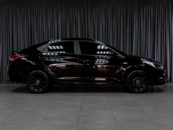 Hyundai Solaris II с пробегом 2017 года, цена 1 219 000 рублей, 189473 км, седан, Автокод Объявления