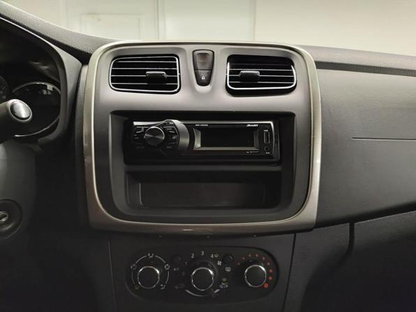 Renault Logan II Рестайлинг с пробегом 2021 года, цена 1 005 000 рублей, 64522 км, седан, Автокод Объявления