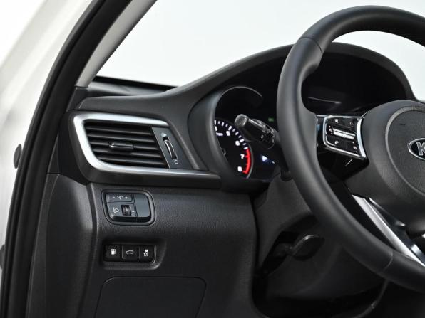 Kia Optima IV Рестайлинг с пробегом 2019 года, цена 1 049 000 рублей, 72898 км, седан, Автокод Объявления