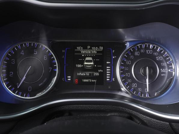 Chrysler 200 II с пробегом 2015 года, цена 1 149 000 рублей, 199973 км, седан, Автокод Объявления
