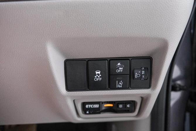 Honda Stepwgn V Рестайлинг с пробегом 2021 года, цена 2 339 000 рублей, 86730 км, минивэн, Автокод Объявления