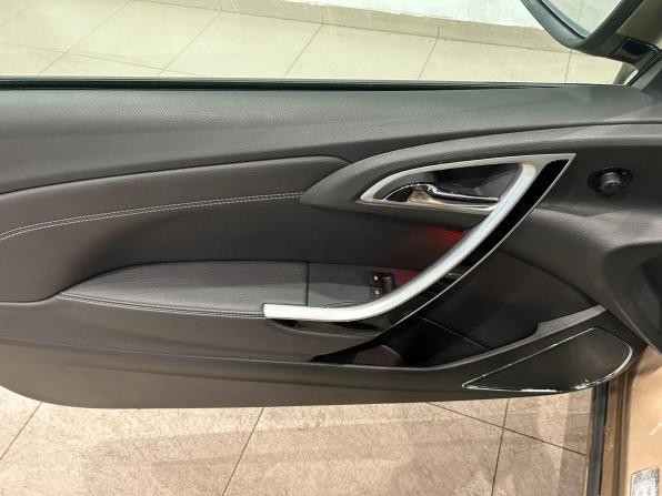Opel Astra J Рестайлинг с пробегом 2013 года, цена 699 000 рублей, 155900 км, хэтчбек, Автокод Объявления