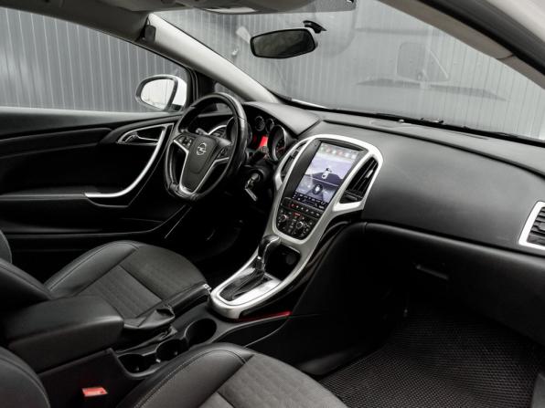 Opel Astra J Рестайлинг с пробегом 2013 года, цена 760 000 рублей, 205000 км, хэтчбек, Автокод Объявления