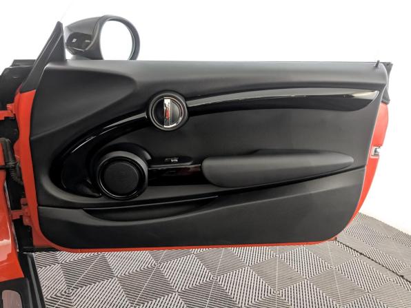 Mini Hatch III (F55/F56) Рестайлинг с пробегом 2021 года, цена 2 640 000 рублей, 57123 км, хэтчбек, Автокод Объявления
