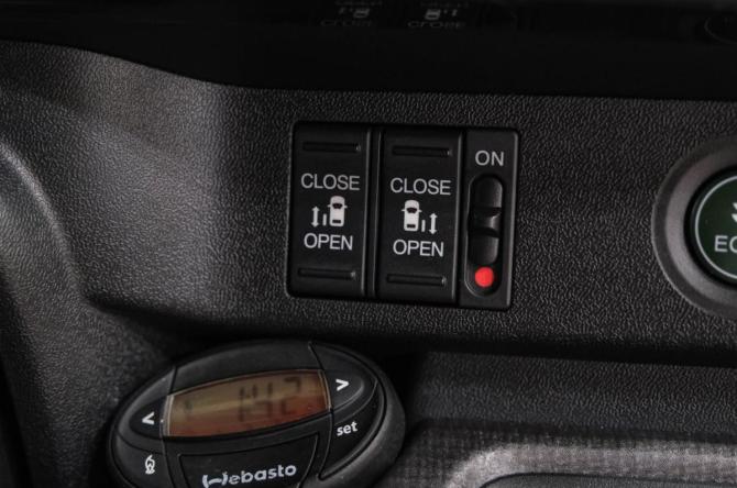 Honda Stepwgn V с пробегом 2016 года, цена 1 799 000 рублей, 117000 км, минивэн, Автокод Объявления