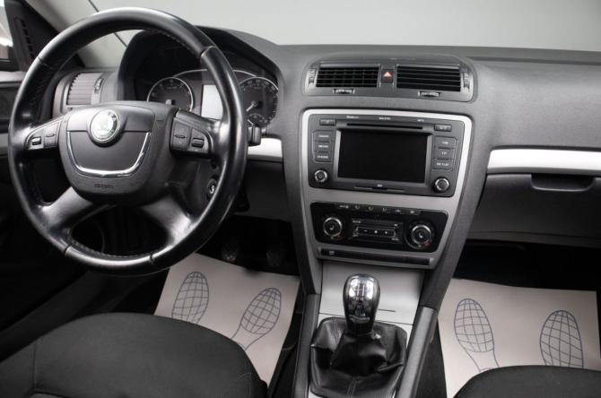 Skoda Octavia II (A5) Рестайлинг с пробегом 2009 года, цена 749 000 рублей, 310000 км, лифтбек, Автокод Объявления