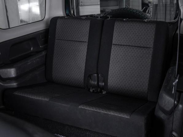 Suzuki Jimny III Рестайлинг 1 с пробегом 2007 года, цена 1 530 000 рублей, 67268 км, внедорожник открытый, Автокод Объявления