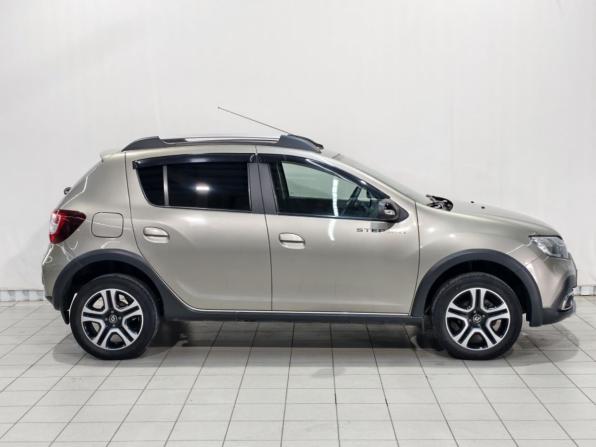 Renault Sandero II Рестайлинг с пробегом 2022 года, цена 1 485 000 рублей, 55118 км, хэтчбек, Автокод Объявления