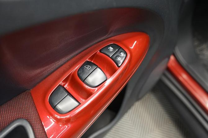 Nissan Juke I с пробегом 2012 года, цена 1 083 994 рубля, 100300 км, внедорожник, Автокод Объявления
