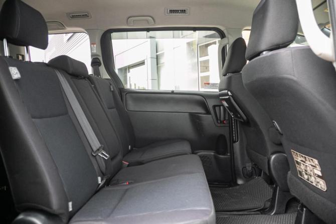 Toyota Noah III (R80) Рестайлинг с пробегом 2018 года, цена 1 987 000 рублей, 128600 км, минивэн, Автокод Объявления