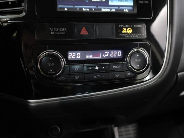Mitsubishi Outlander III Рестайлинг 2 с пробегом 2016 года, цена 1 897 400 рублей, 180831 км, внедорожник, Автокод Объявления