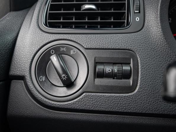 Volkswagen Polo V Рестайлинг с пробегом 2015 года, цена 745 000 рублей, 265767 км, седан, Автокод Объявления