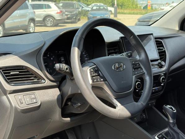 Hyundai Solaris II Рестайлинг с пробегом 2022 года, цена 2 000 000 рублей, 45097 км, седан, Автокод Объявления