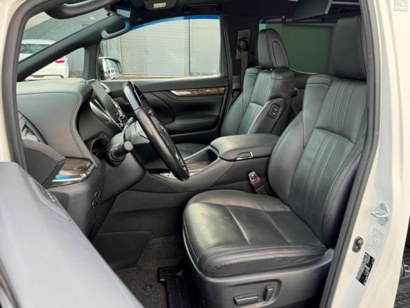 Toyota Alphard III Рестайлинг с пробегом 2021 года, цена 8 349 000 рублей, 70682 км, минивэн, Автокод Объявления