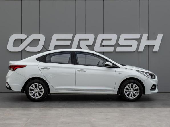 Hyundai Solaris II с пробегом 2017 года, цена 1 350 000 рублей, 108714 км, седан, Автокод Объявления