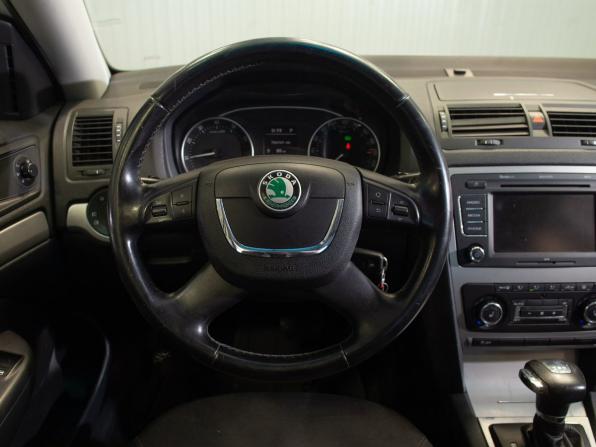 Skoda Octavia II (A5) Рестайлинг с пробегом 2011 года, цена 665 000 рублей, 249015 км, лифтбек, Автокод Объявления
