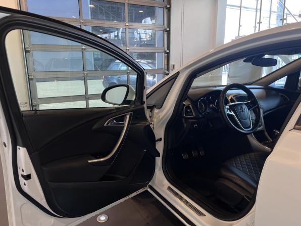 Opel Astra J с пробегом 2010 года, цена 460 000 рублей, 233237 км, хэтчбек, Автокод Объявления