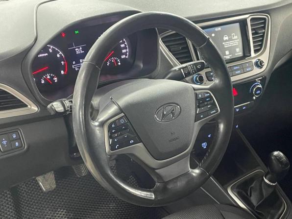 Hyundai Solaris II с пробегом 2019 года, цена 1 299 000 рублей, 120000 км, седан, Автокод Объявления
