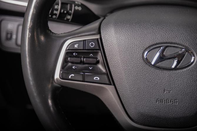 Hyundai Solaris II с пробегом 2017 года, цена 1 239 000 рублей, 105000 км, седан, Автокод Объявления