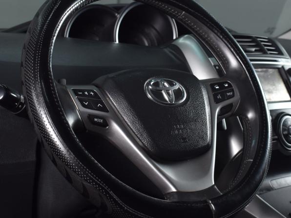 Toyota Verso I Рестайлинг с пробегом 2013 года, цена 1 349 995 рублей, 230778 км, компактвэн, Автокод Объявления