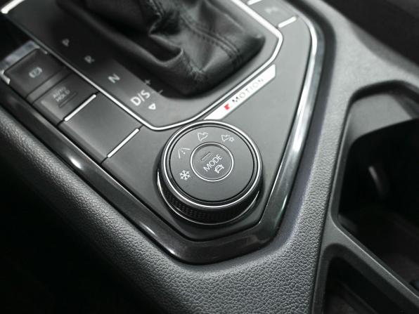 Volkswagen Tiguan II с пробегом 2018 года, цена 2 387 900 рублей, 176828 км, внедорожник, Автокод Объявления