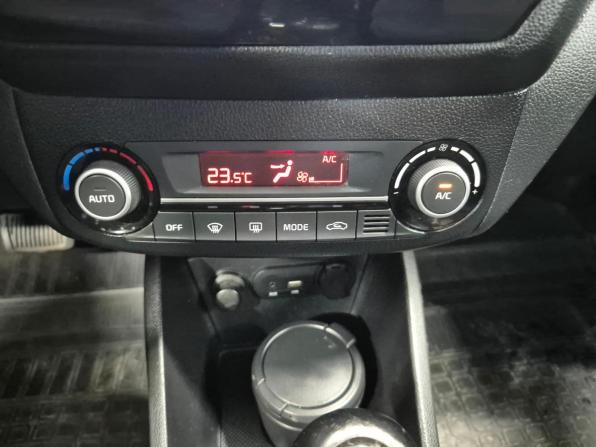 Kia Rio III Рестайлинг с пробегом 2015 года, цена 1 030 000 рублей, 111850 км, седан, Автокод Объявления