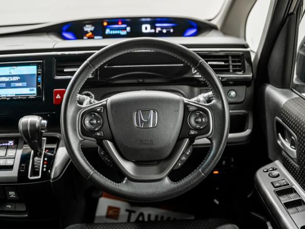 Honda Stepwgn V Рестайлинг с пробегом 2019 года, цена 2 250 000 рублей, 62617 км, минивэн, Автокод Объявления