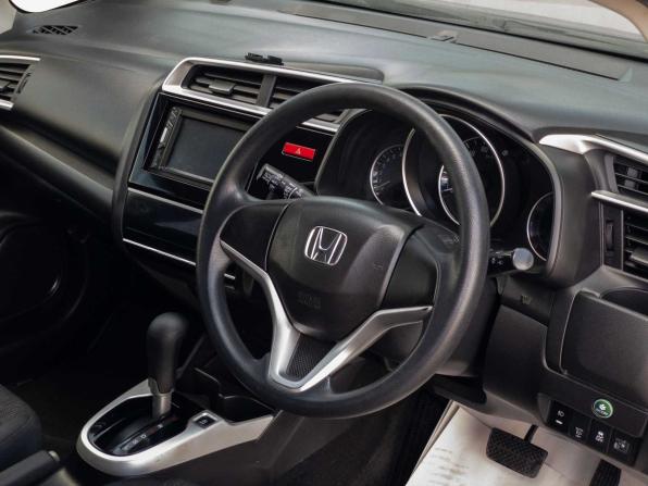 Honda Fit III с пробегом 2014 года, цена 950 000 рублей, 232680 км, хэтчбек, Автокод Объявления