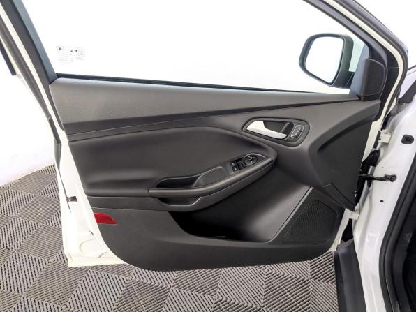 Ford Focus III Рестайлинг с пробегом 2017 года, цена 995 000 рублей, 90939 км, хэтчбек, Автокод Объявления