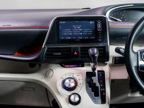 Toyota Sienta II с пробегом 2015 года, цена 1 240 000 рублей, 123000 км, компактвэн, Автокод Объявления