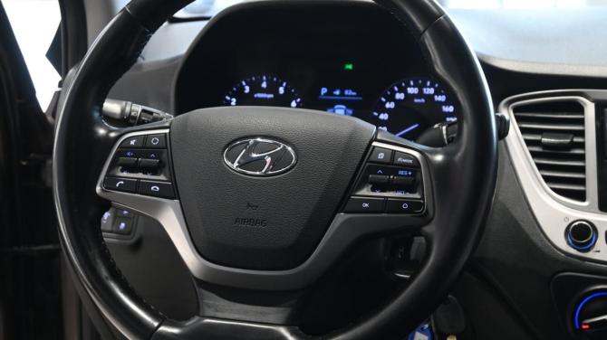 Hyundai Solaris II с пробегом 2019 года, цена 1 195 000 рублей, 163500 км, седан, Автокод Объявления