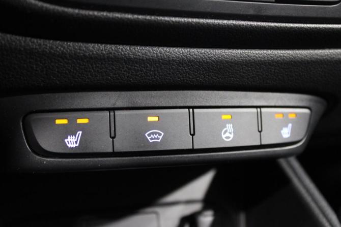 Hyundai Solaris II с пробегом 2019 года, цена 1 380 000 рублей, 57000 км, седан, Автокод Объявления