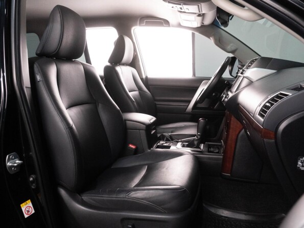 Toyota Land Cruiser Prado 150 Series Рестайлинг 1 с пробегом 2017 года, цена 5 149 000 рублей, 74316 км, внедорожник, Автокод Объявления