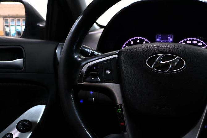 Hyundai Solaris I Рестайлинг с пробегом 2015 года, цена 798 000 рублей, 198000 км, хэтчбек, Автокод Объявления