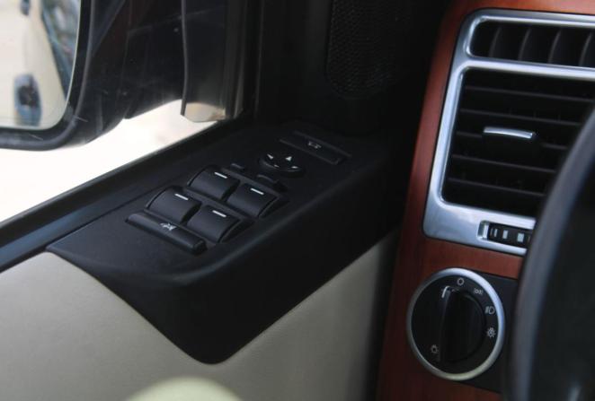 Land Rover Range Rover III Рестайлинг 2 с пробегом 2011 года, цена 1 470 000 рублей, 271449 км, внедорожник, Автокод Объявления