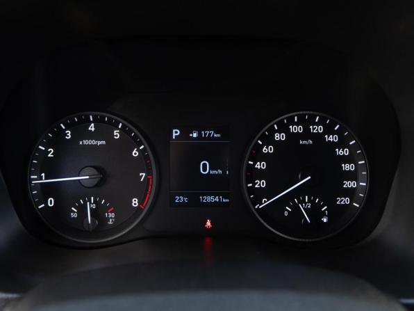 Hyundai Solaris II с пробегом 2017 года, цена 1 320 000 рублей, 128541 км, седан, Автокод Объявления