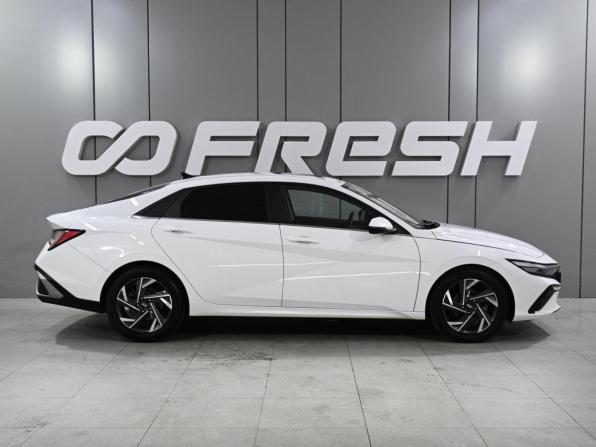 Hyundai Elantra VII (CN7) Рестайлинг с пробегом 2024 года, цена 2 299 000 рублей, 33222 км, седан, Автокод Объявления