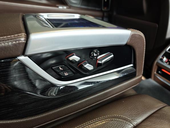 BMW 7 серии VI (G11/G12) с пробегом 2018 года, цена 3 249 000 рублей, 190572 км, седан, Автокод Объявления