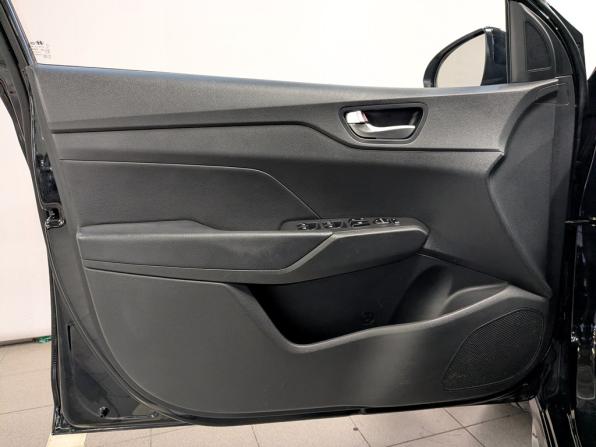 Hyundai Solaris II Рестайлинг с пробегом 2022 года, цена 1 730 000 рублей, 61441 км, седан, Автокод Объявления