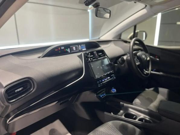Toyota Prius IV (XW50) с пробегом 2016 года, цена 1 375 000 рублей, 201000 км, лифтбек, Автокод Объявления